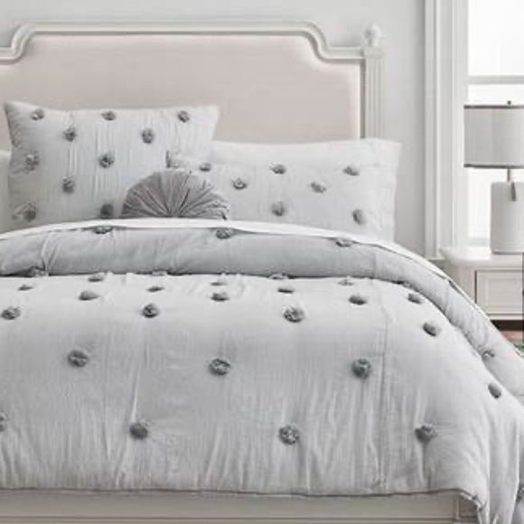 Set of 2 PB Teen Crinkle puff pillow shams in Silver - STANDARD SIZE - Picture 1 of 3